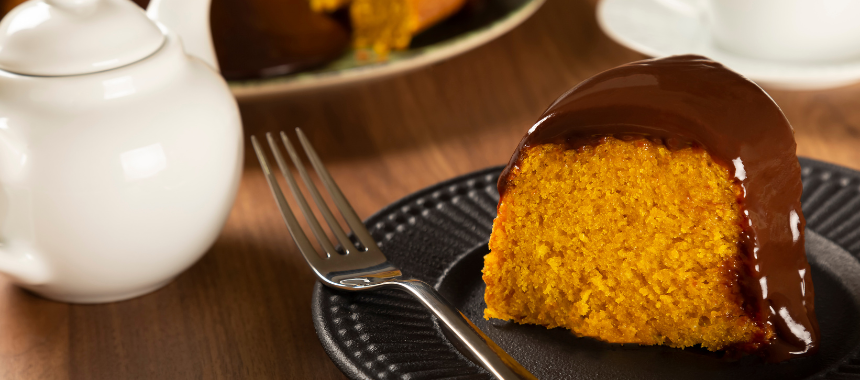 Bolo de Cenoura com Cobertura de Chocolate: Uma Receita Irresistível